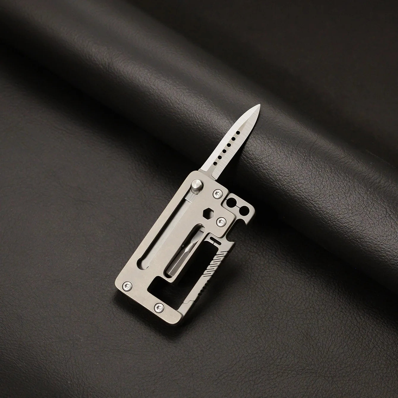 Sliding Blade Knife Hunting Camping Multi-tool EDC Pocket Utility Tool Bring a screwdriver and a tool for tightening nuts